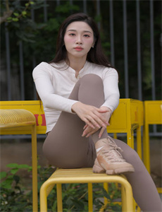 《《18禁大尺度》尺度尺度捅破天花板-授课中的女老师下载》