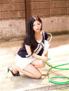 《四虎影视四虎在钱免费-女人迈开腿让男生吃菜的吃草莓》